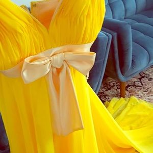 Beautiful chiffon yellow dress size 6 Brand new